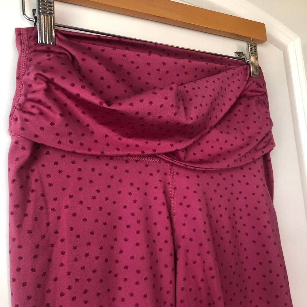 Nike Dry-Fit Yoga Twist High-Rise Polka Dot leggings size M Sweet Beet Athleisur - Picture 4 of 10